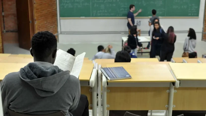 MEC oferta 7,8 mil vagas de pós-graduação gratuita para professores - Foto: Arquivo Agência Brasil