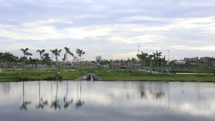 Parque Linear Rachel de Queiroz, em Fortaleza, é um dos cinco parques lineares instalados na capital cearense - Foto: Rodrigo Carvalho/Seuma