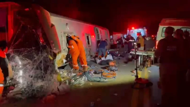Acidente com ônibus deixa 15 mortos na BR-423 em PeRio Grande do Norteambuco