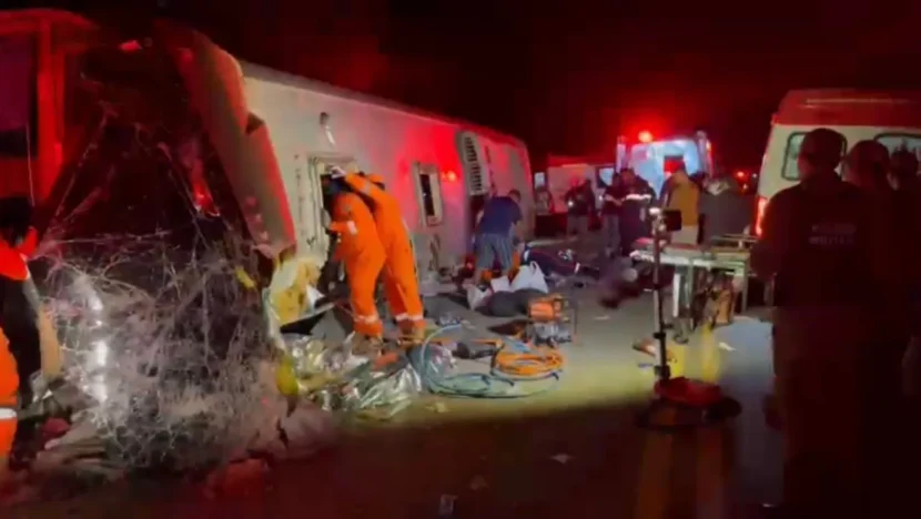 Acidente com ônibus deixa 15 mortos na br-423 em pernambuco | notícias do rio grande do norte Acidente com ônibus deixa 15 mortos na BR-423 em PeRio Grande do Norteambuco