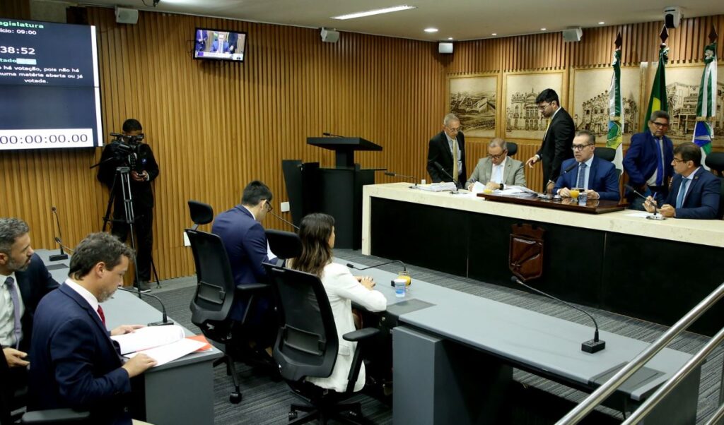 Plenário da Câmara Municipal de Natal aprovou o projeto de lei, de autoria do Poder Executivo, o qual garante a isenção do Imposto Sobre Serviços de Qualquer Natureza (ISSQN) às empresas de ônibus de Natal. Foto: Francisco de Assis / CMN