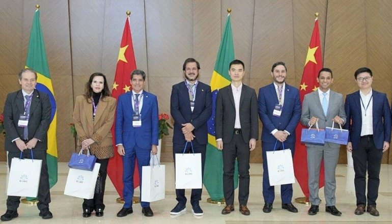 Allyson Bezerra pressiona União Brasil por apoio enquanto cumpre agenda na China