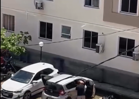 um homem foi preso em flagrante após agredir uma mulher grávida dentro de um condomínio localizado na Avenida Moema Tinoco, na Zona Norte