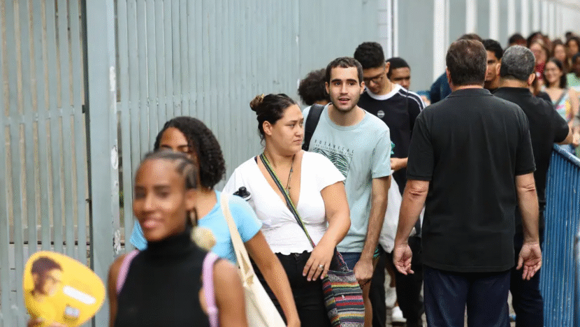 Estudantes indo fazer a prova do Exame Nacional do Ensino Médio - Foto: Tomaz Silva/Agência Brasil