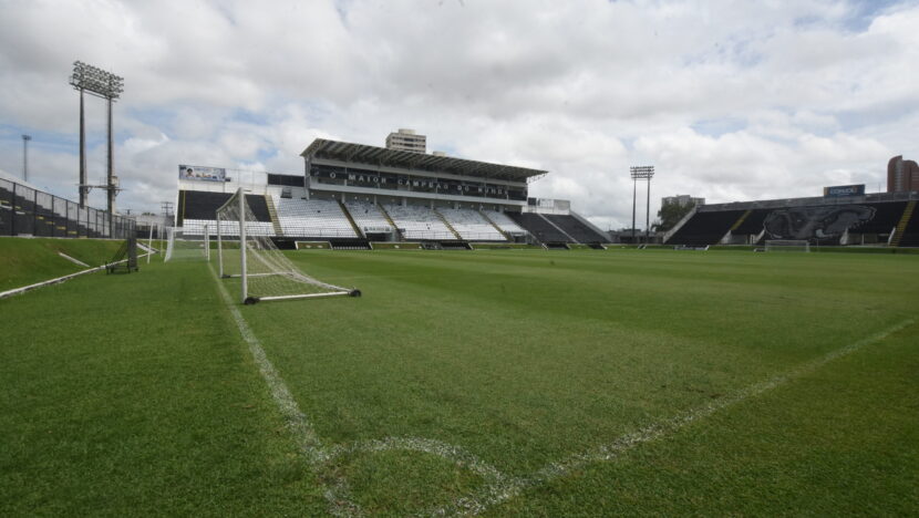 Gramado e arquibancadas do estádio Frasqueirão