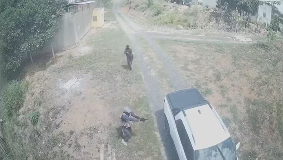 Empresário é executado a tiros em emboscada no Grande Recife