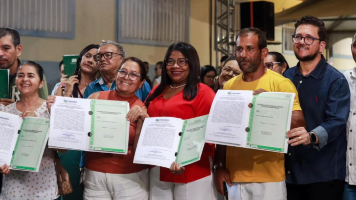 Prefeitura de PaRio Grande do Norteamirim entrega quase 100 títulos de regularização fundiária