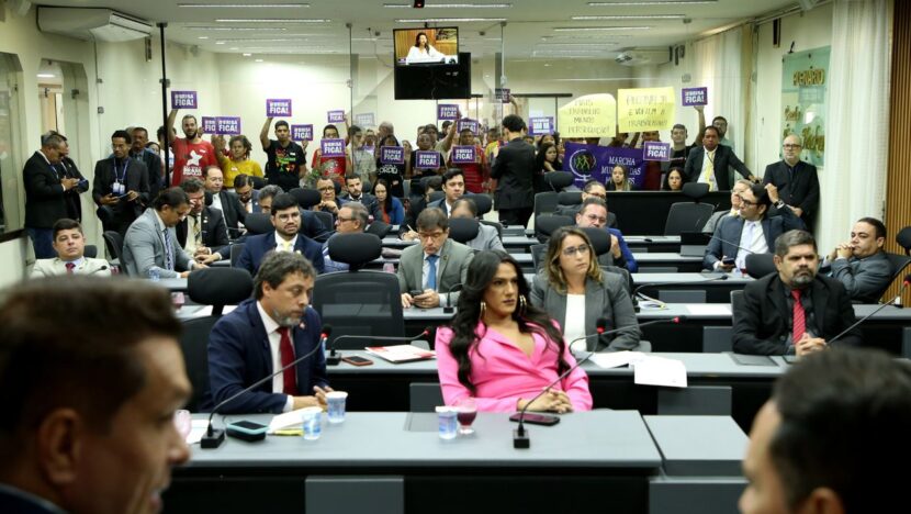 Plenário da Câmara durante sessão extraordinária nesta terça-feira 27 - Foto: Francisco de Assis / CMN