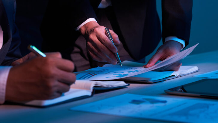 O indispensável equilíbrio entre o político e o técnico na eficiência dos serviços públicos - Foto: Freepik/@pressfoto