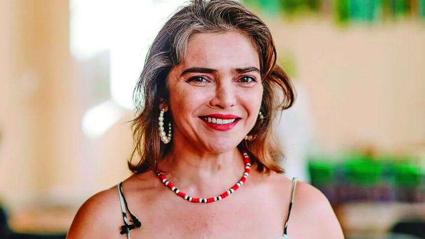 titina medeiros essa