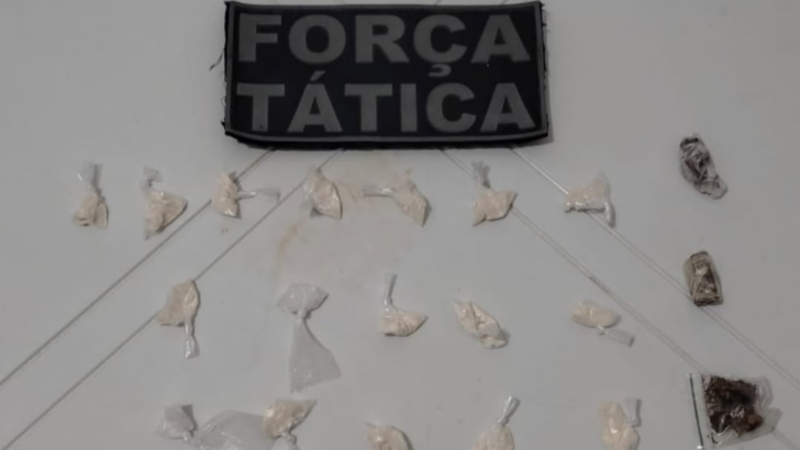 Homem suspeito por tráfico de drogas é preso na praia de Muriú - Foto: Reprodução/PM