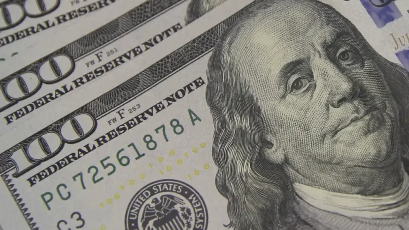 Dólar fecha abaixo de R$ 5,20 e atinge menor valor desde maio de 2024