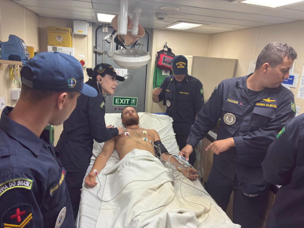 Base Naval de Natal foi ponto-chave em operação que resgatou tripulante estrangeiro durante travessia oceânica. Foto: Divulgação/Marinha