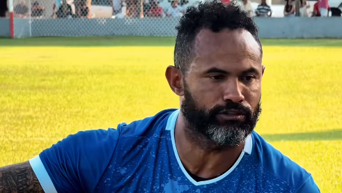 Goleiro Bruno orienta colegas de time e1767733441230