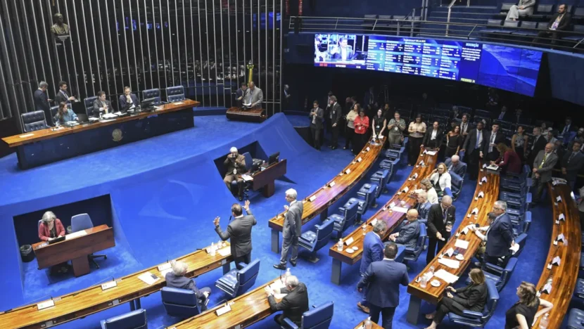 Senado aprova reajuste e reestruturação de carreiras para servidores; Impacto pode chegar a R$ 5,3 bilhões