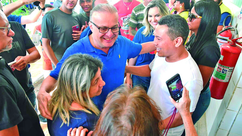 Prefeitura e Vc em Stos Reis dez25 1 foto Demis Roussos