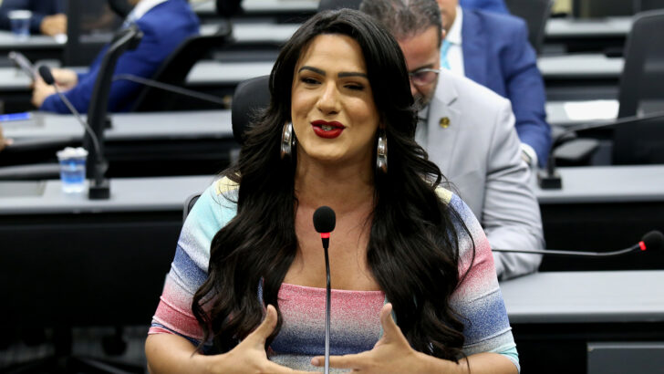 Vereadora Thabatta Pimenta durante atividade na Câmara Municipal de Natal