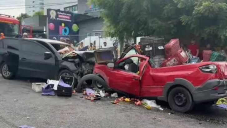 Dois ocupantes do Fiat Strada foram socorridos e encaminhados ao Hospital Monsenhor Walfredo Gurgel. Foto: TV Ponto Negra