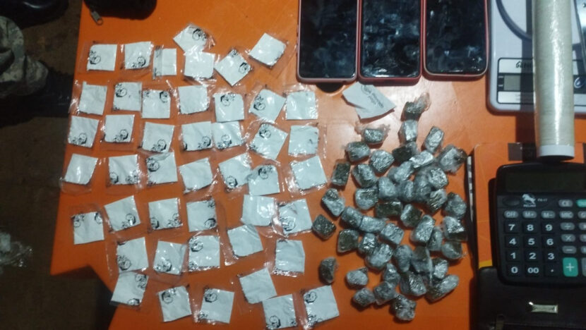 Mulher é presa por tráfico de drogas em Itaú, no interior do RN - Foto: Reprodução/PM