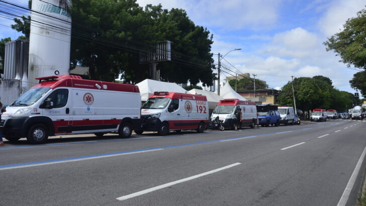 Ambulâncias do SAMU e Macas no Clóvis Sarinho (49)