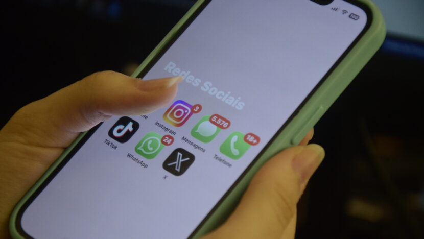 Celular Rede Sociais (6) Copia