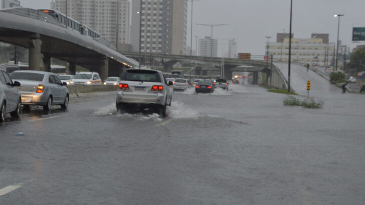 Chuva em Natal Congestionamento Trânsito BR 101 (23) pontos de alagamento na manhã desta quarta em Natal - Foto: José Aldenir / Agora RN