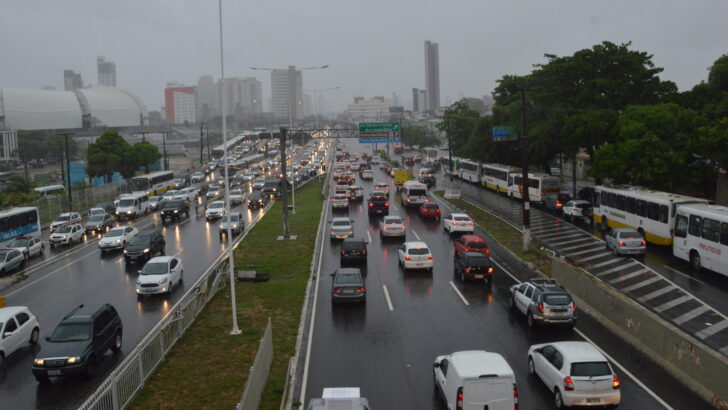 Chuva em Natal Congestionamento Trânsito BR 101 (8) Foto: José Aldenir / Agora RN