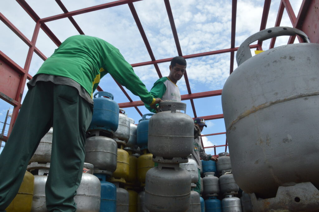 Alta no gás encarece botijão e preço pode bater R$ 125 no RN