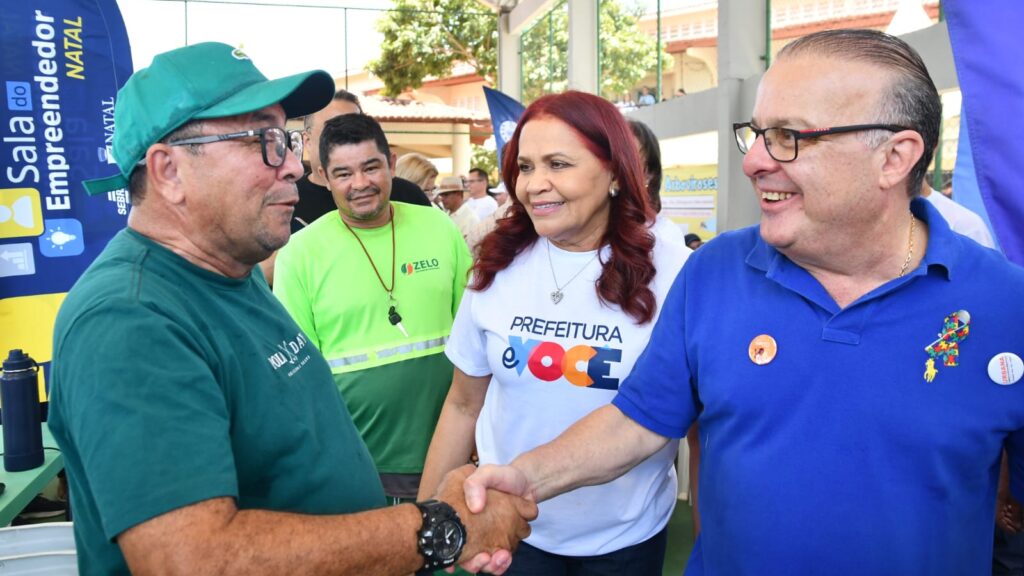 Prefeitura e Vc em Stos Reis dez25 2 foto Demis Roussos