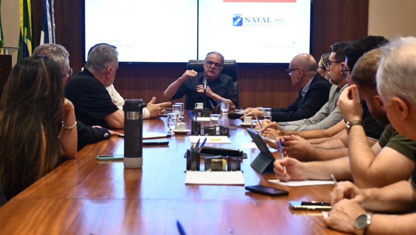 Reunião Fonplata foto Demis Roussos