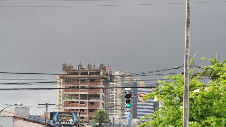 Tempo Nubrado e Chuva (13)