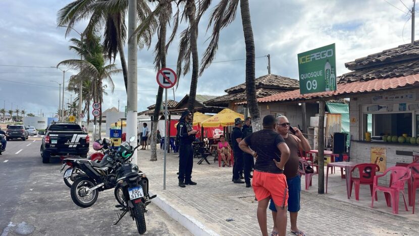 Homem &eacute; morto a tiros e outro fica ferido na Praia do Meio - Foto: Reprodu&ccedil;&atilde;o/Jeferson Nascimento/Tv Tropical