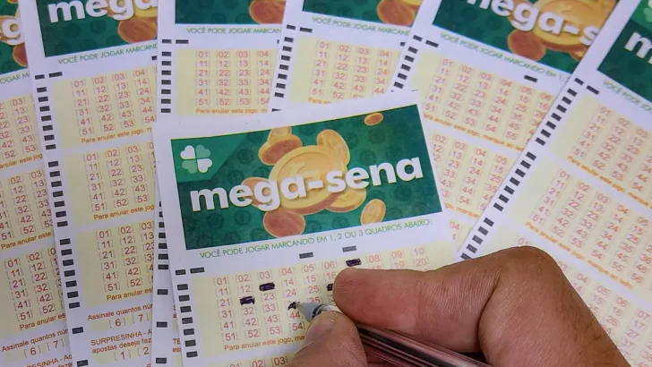 Mega-Sena acumula e prêmio principal vai para R$ 16 milhões - Foto: Rafa Neddermeyer/Agência Brasil/ARQUIVO