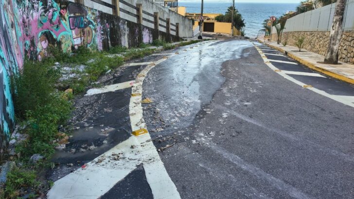 Esgoto vaza em Ponta Negra e atinge faixa de areia da praia - Foto: Fiscalização/Semurb