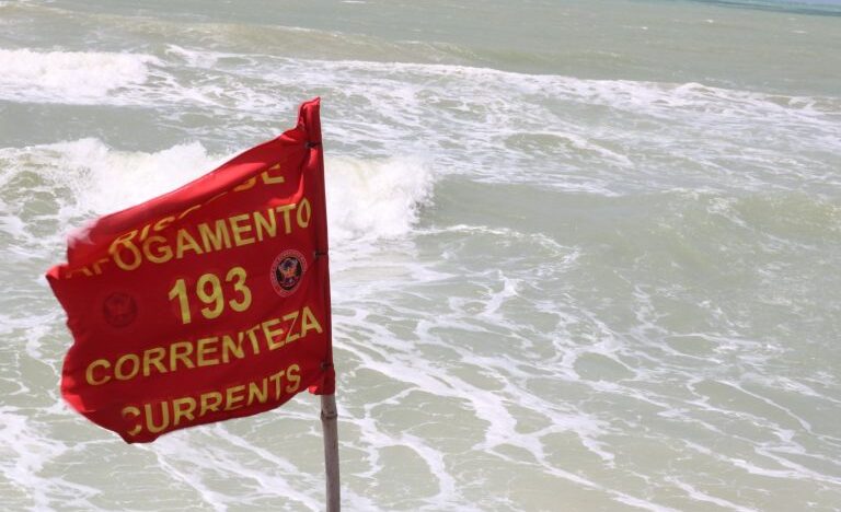 Bombeiros fazem resgates em duas praias de Natal e reforcam alerta para risco no mar 768x512