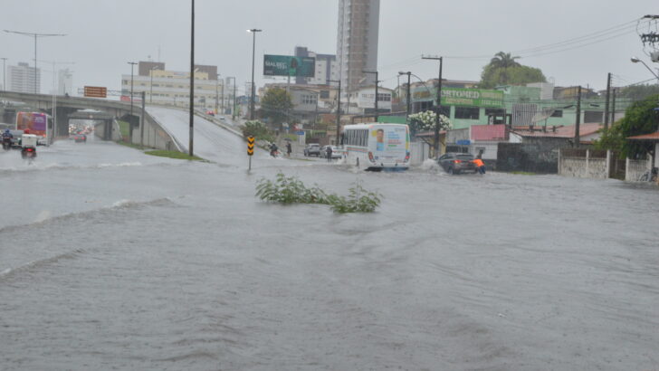 Chuva em Natal Congestionamento Trânsito BR 101 (47)
