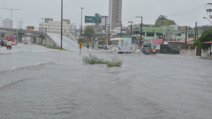 Chuva em Natal Congestionamento Trânsito BR 101 (47)