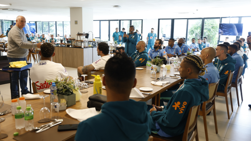 Felipão faz visita à seleção e pede união do grupo na busca pelo hexa | notícias do rio grande do norte Felipão na Granja foto Rafael Ribeiro CBF Copia