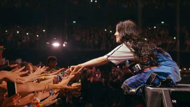 Filme concerto de Billie Eilish codirigido por James Cameron estreia nos cinemas DivulgacaoParamount Pictures