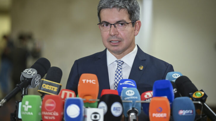 Randolfe foto Ton Molina Senado
