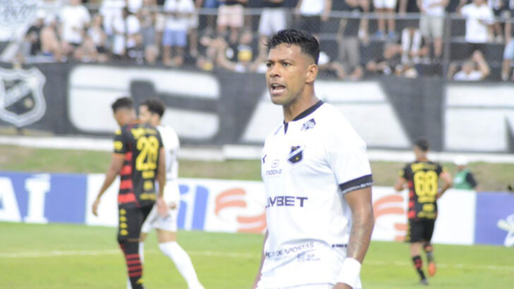 Wallyson é o artilheiro do ABC - Foto: José Aldenir