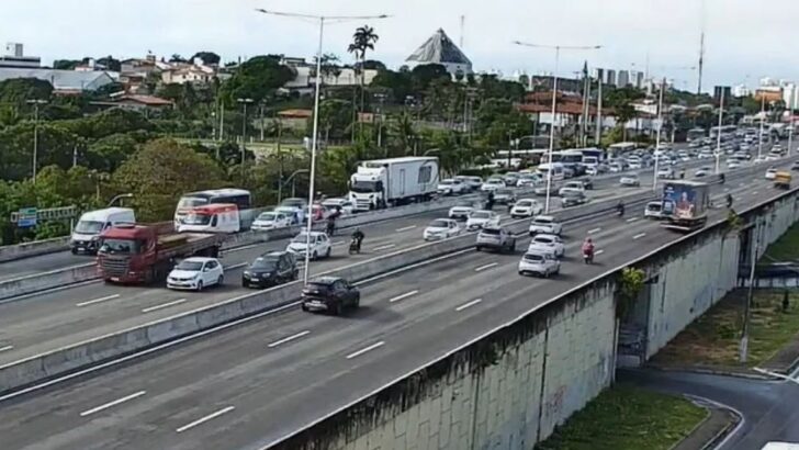 Uma mulher ficou ferida e recebeu atendimento do Serviço de Atendimento Móvel de Urgência (Samu). Foto: Reprodução/FVF Drone