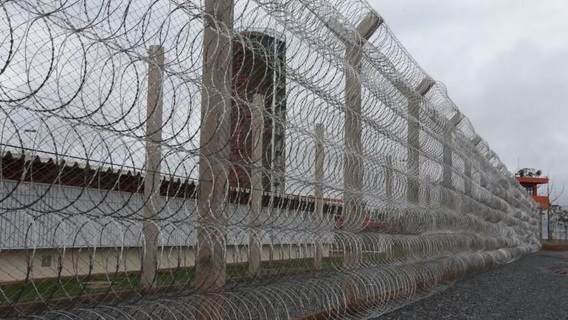 Presos por homicídio ou tentativa de homicídio de policias devem ser mantidos, preferencialmente, em estabelecimentos penais federais de segurança máxima. Foto: Valter Campanato/ Agência Brasil