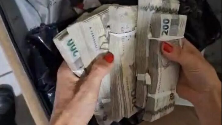 Valor estava escondido em sacos de lixo dentro da residência de um servidor do Instituto Nacional do Seguro Social (INSS), em PeRio Grande do Norteambuco. Foto: PF