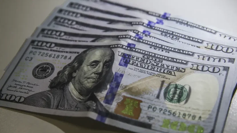 Dólar fecha abaixo de r$ 4,90 pela primeira vez em 28 meses | notícias do rio grande do norte dolar moeda 0803221210