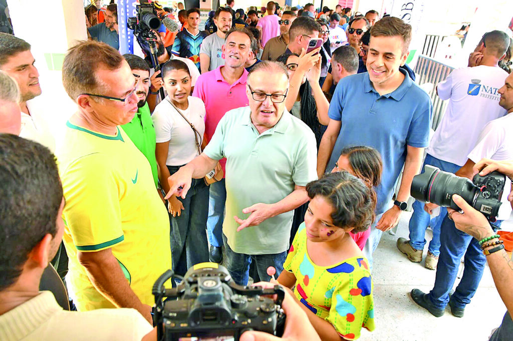 Prefeitura e Vc em Guarapes mai26 6 foto Demis Roussos