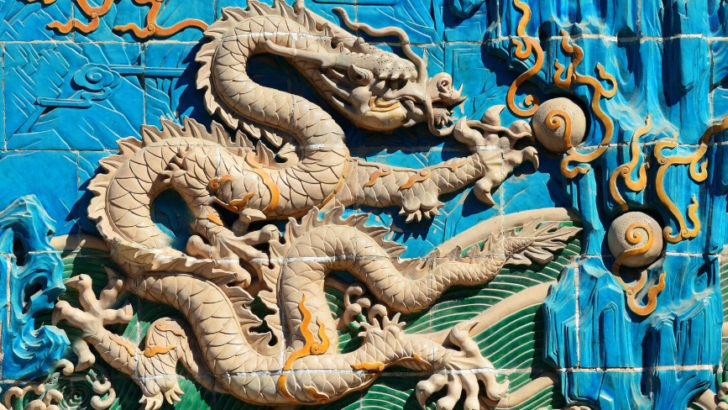 Muralha dos Nove Dragões no Parque Beihai em Pequim, na China - Foto: Freepik