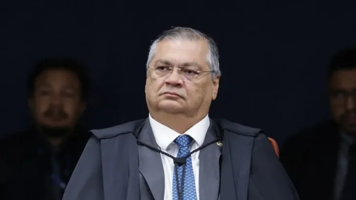 ministro flavio dino durante o julgamento que pode condenar o ex presidente jair bolsonaro 1757422795802 v2 900x506.jpg