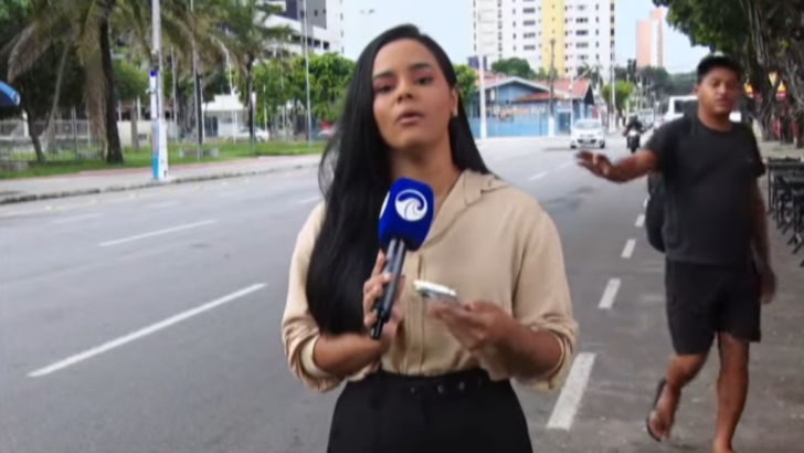 Cinegrafista da TV Tropical foi agredido na manhã desta terça-feira 23 durante uma transmissão ao vivo para o programa Balanço Geral. Foto: Reprodução