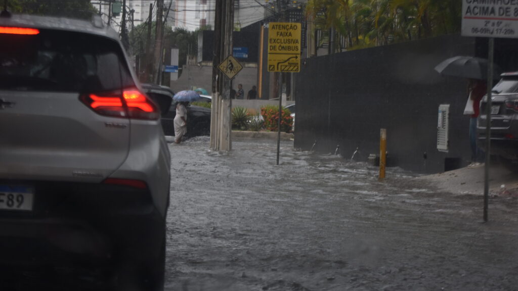 Chuva Alagamento Rua Mossoró Petropólis (48)